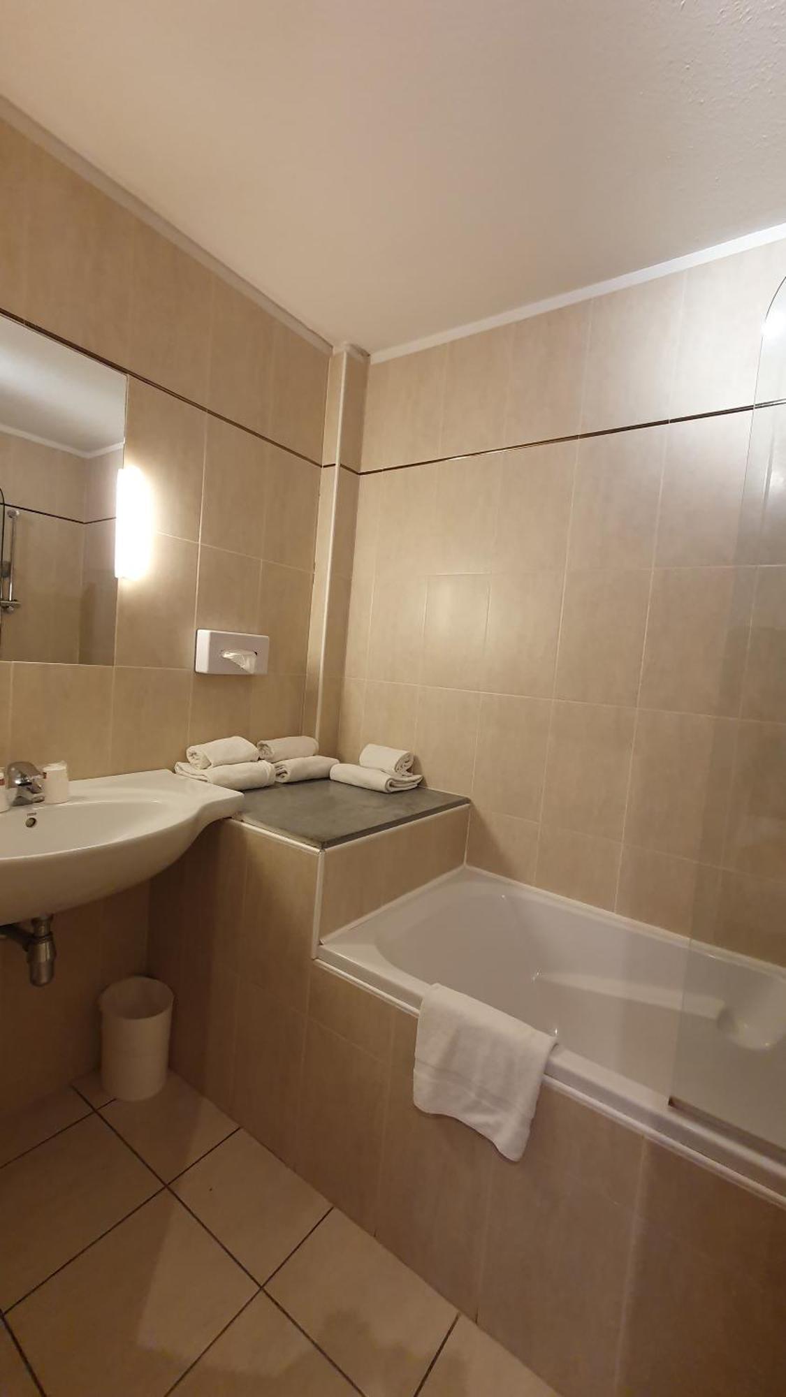 The Originals City, Hotel L'Hippocampe, Sete Баларюк-ле-Вьё Экстерьер фото